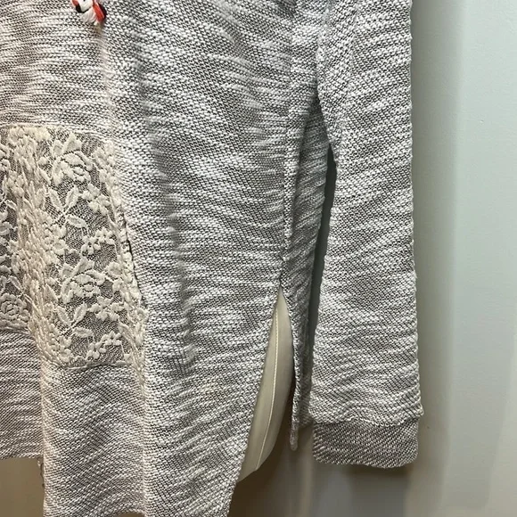 Women’s Gray & Lace Long Sweatshirt - Picture 8 of 12